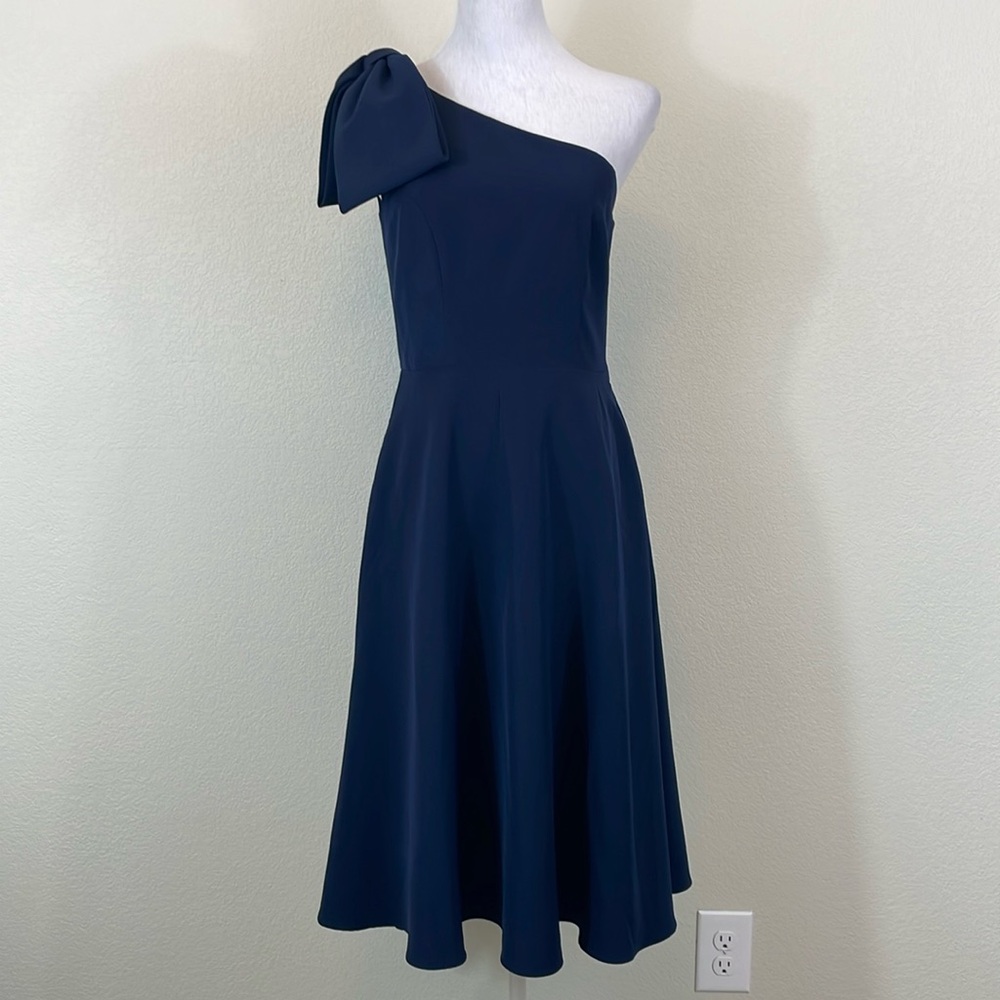NWT Gal meets glam navy blue one shoulder bow‎ midi dress size 4
